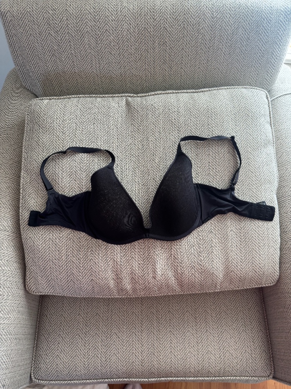 SKIMS WEIGHTLESS SCOOP BRA 34DD Black